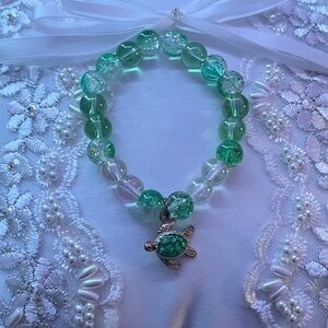 Green bracelet w/turtle charm